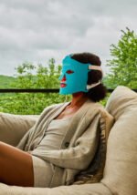 Raudonos šviesos ir artimų infraraudonųjų spindulių veido kaukė